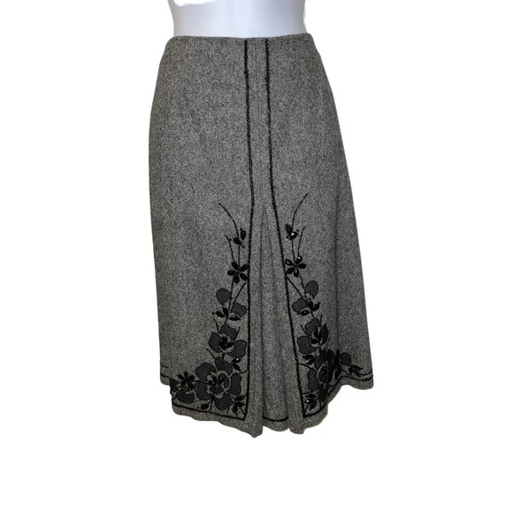 Liz Claiborne Dresses & Skirts - VTG 1990s Liz Claiborne Gray Tweed Applique Embellished Pencil Skirt